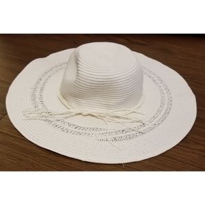 Kentucky Derby White Large Horse Racing Floral Hat